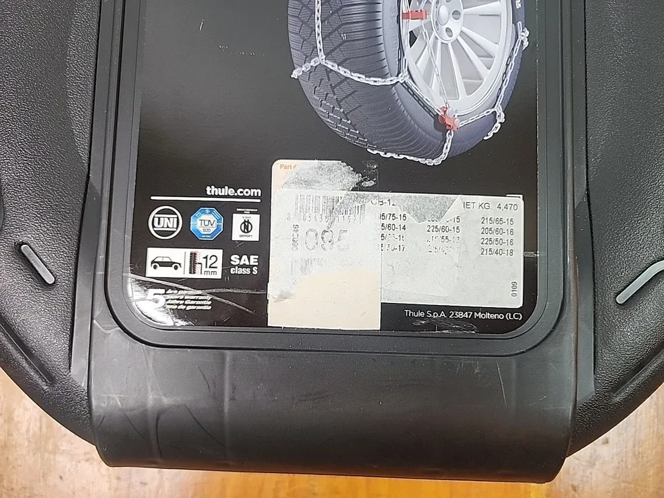 Thule CB12 Tire Chains for Passenger Cars image 2